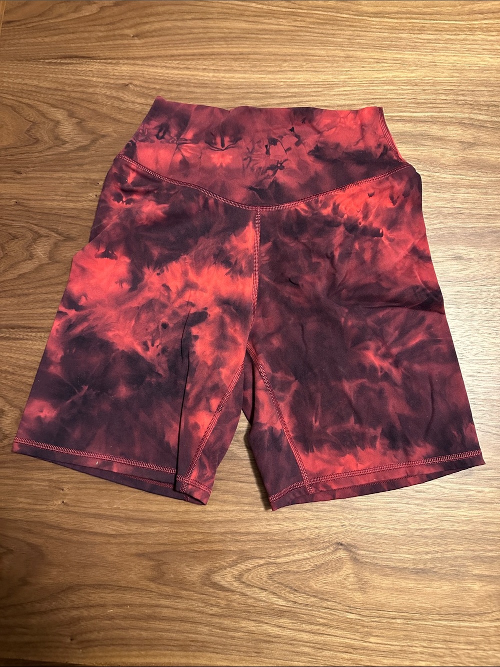 Kamo Fitness Barely Worn High-Rise Red Tie-Dye Women’s Serenity Shorts